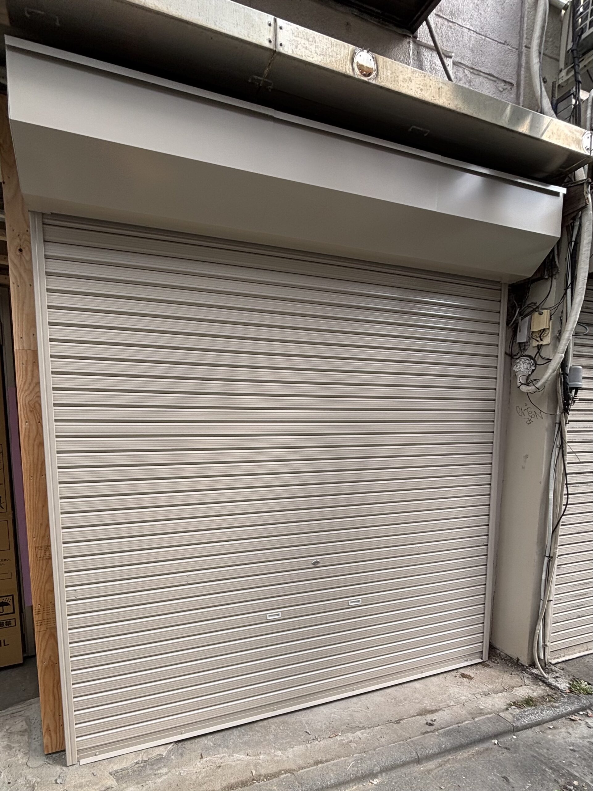 横浜市　店舗シャッター交換工事老朽化による不具合を解消