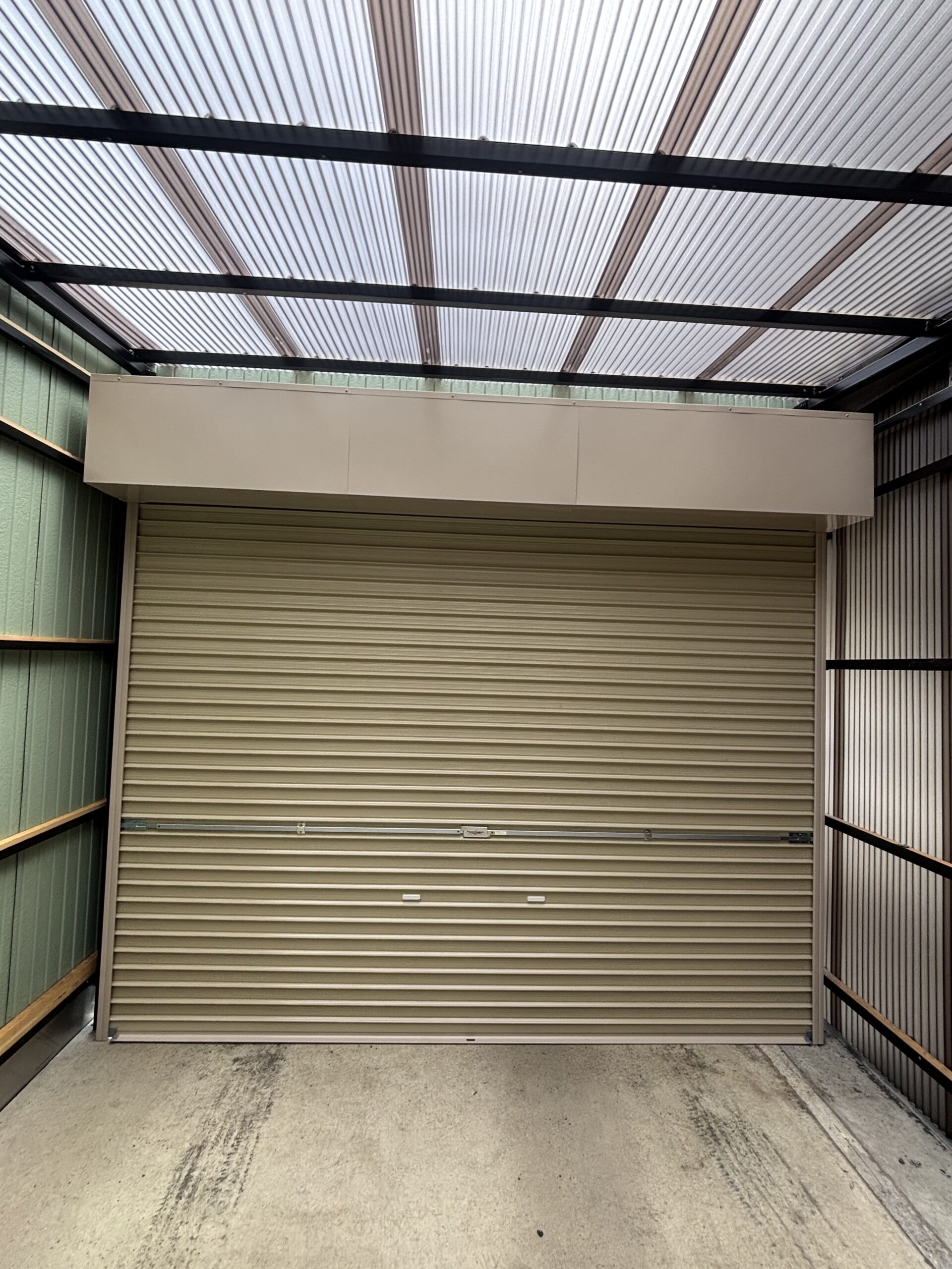 【横浜市】ガレージにシャッター後付けできる？費用目安は？